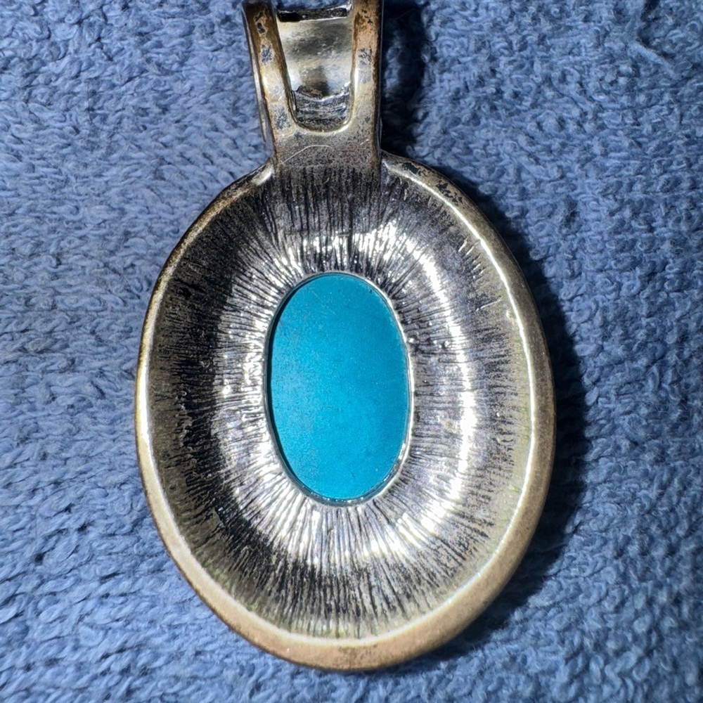 Elegant Green Pendant - Picture 2 of 2